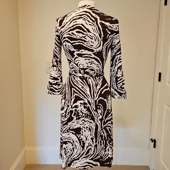 DVF Silk Julian Wrap Dress, EUC, Size 10 - Picture 2 of 6